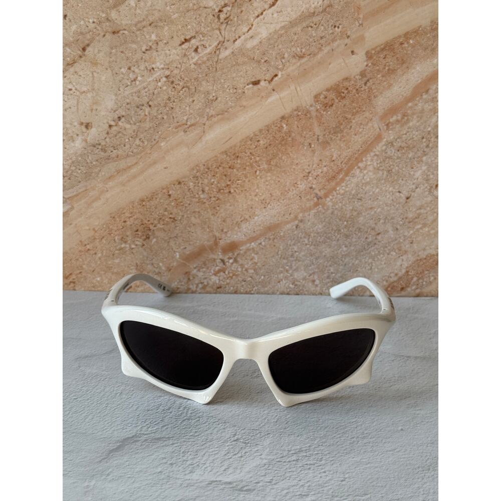 NEW Balenciaga BB0229S Bat Sunglasses in White $605 - Picture 4 of 7